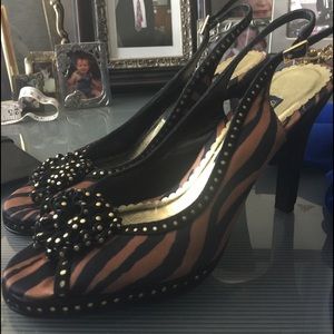 Gorgeous Beverly Feldman peep toe sling-backs