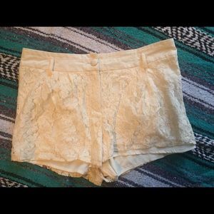 Woman's shorts