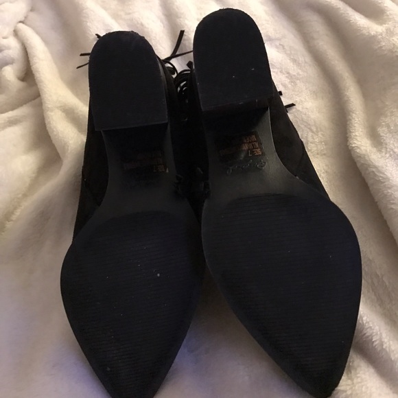 Quipid Black Faux Suede Fringe Booties w Point Toe - Picture 4 of 4