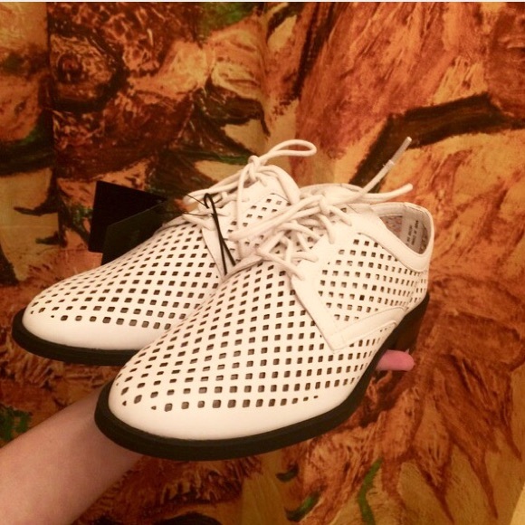 NEW White faux leather oxfords