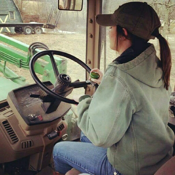 Meet your Posher, Cheyenne - Picture 3 of 4