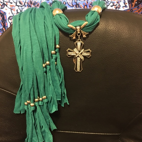 🅷🅿 1 left 🎉Soft Scarf with Statement Jewelry - Picture 3 of 4