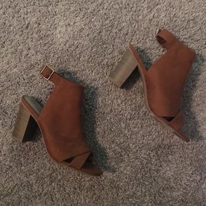 Brown/tan cut out heels