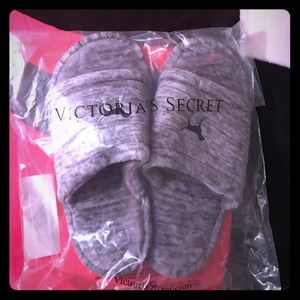 *NWT* VS Pink Slippers, Gray, Size Large