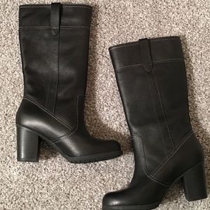 Timberland stacked heel boots, size 6.