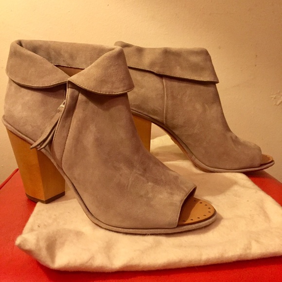 NEW Signature Vince Camuto Camel Booties 8.5 - Picture 1 of 4