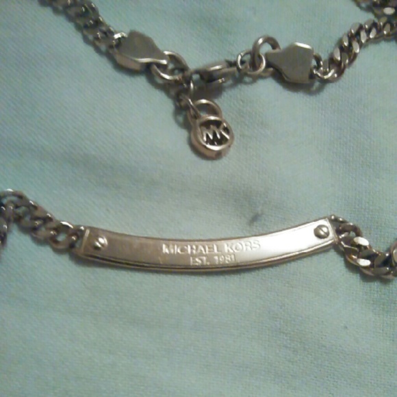 🚫🚫🚫✖✖✖ SOLD.✖✖🚫🚫🚫🚫Michael Kors necklace - Picture 2 of 3