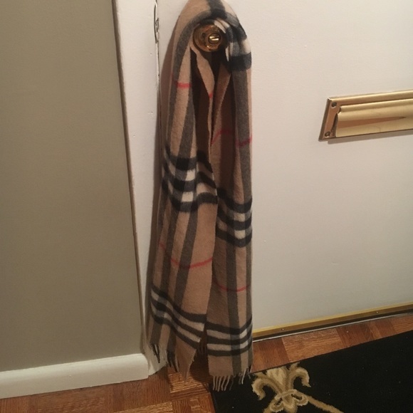 🛑sold🛑Authentic Burberry scarf - Picture 3 of 3