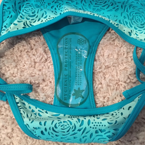 Damsel Ombré Floral Bikini - Picture 3 of 4