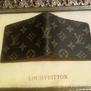 Brand new Louisvuitton wallet with cloth