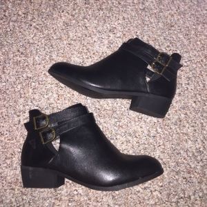 black booties