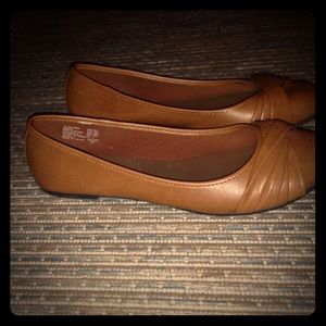 American eagle tan flats