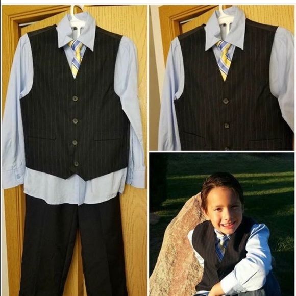 Size 8 boys suit navy pinstripe w/clip tie