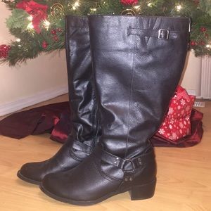 Size 12 black riding boots. Warm. Leather.