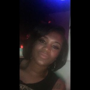 Meet your Posher, Debrina