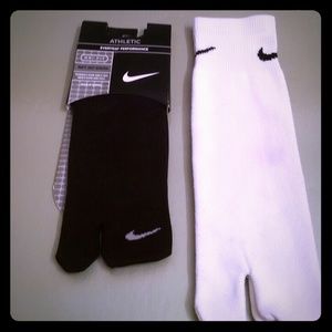 Nike Rift Athletic Performance Socks: White & Blck