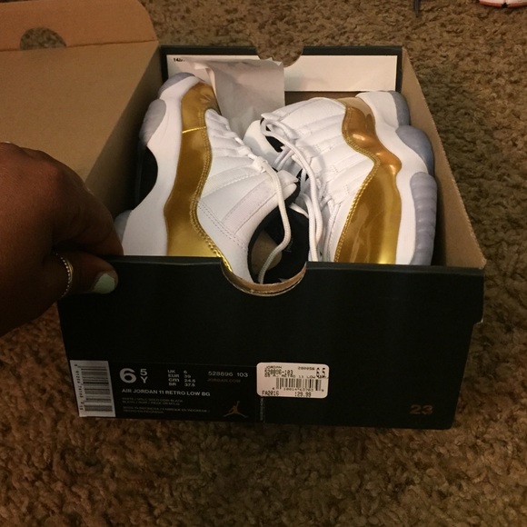 Retro Jordan 11 Low "closing ceremony"