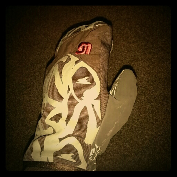 Burton snow gloves