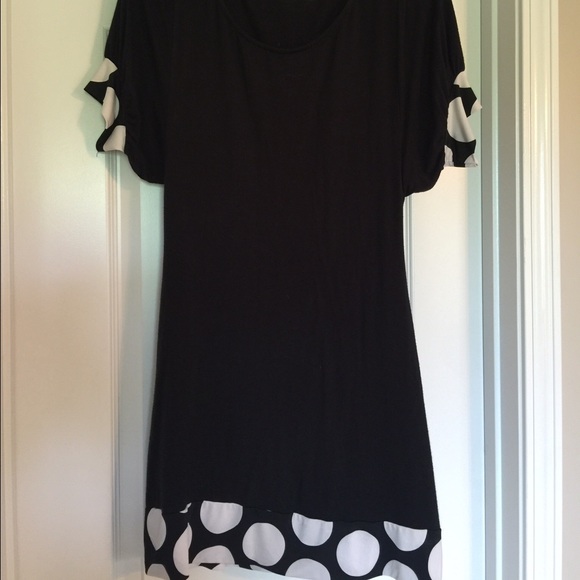 Scoop neck polka dot dress