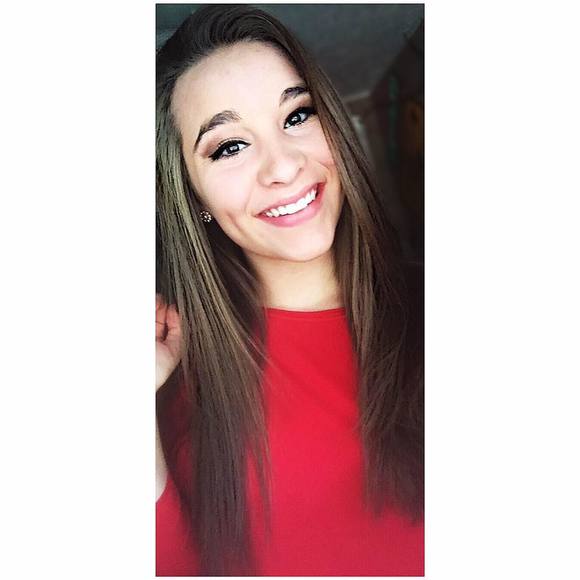 Meet your Posher, Colbie - Picture 1 of 1