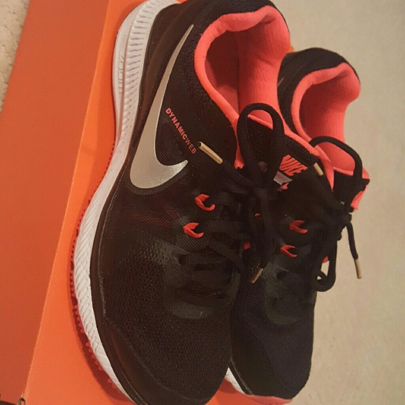 Woman's Nike Zoom Winflo size 7