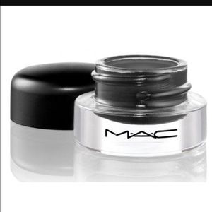 Mac fluidline in BlackTrack. Brand new never worn