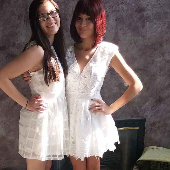 Short white lace graduation dress