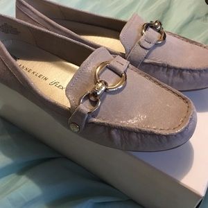 Anne Klein Akmyles flats Taupe