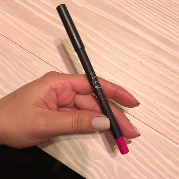 Huda Beauty Other - Huda Beauty Lip Contour