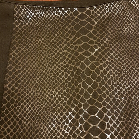 LAST CHANCE H&M black snakeskin pattern skirt - Picture 2 of 3