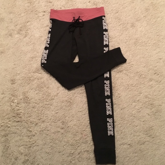 💥1 HOUR SALE💥💥PRACTICALLY NEW PINK VS LEGGINGS