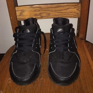 All Black Nike Huaraches