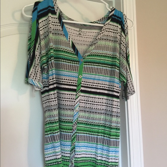 Keyhole sleeve top