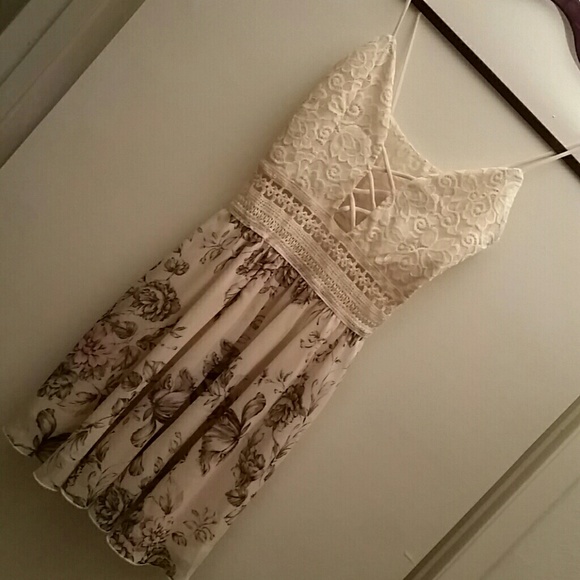 Romantic summer and spring dress. Floral design!