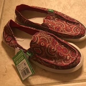 Sanuk shoes