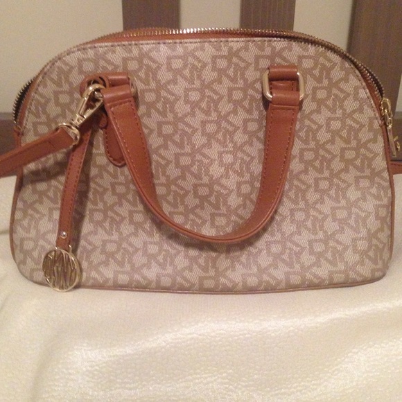 Preloved dkny crossbody