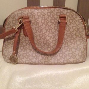 Preloved dkny crossbody