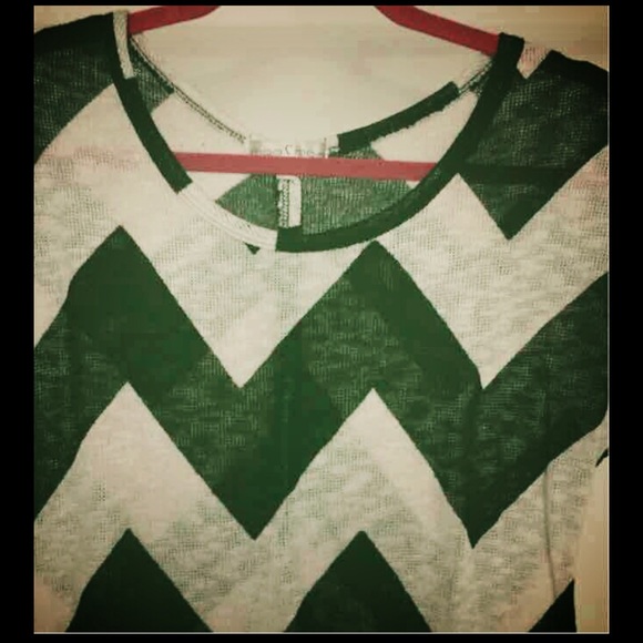 Moa Moa chevron print w/ split open back - Picture 2 of 4