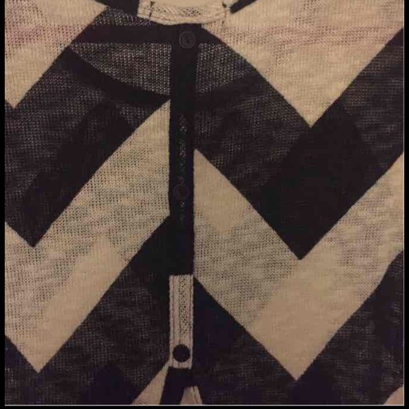 Moa Moa chevron print w/ split open back - Picture 4 of 4