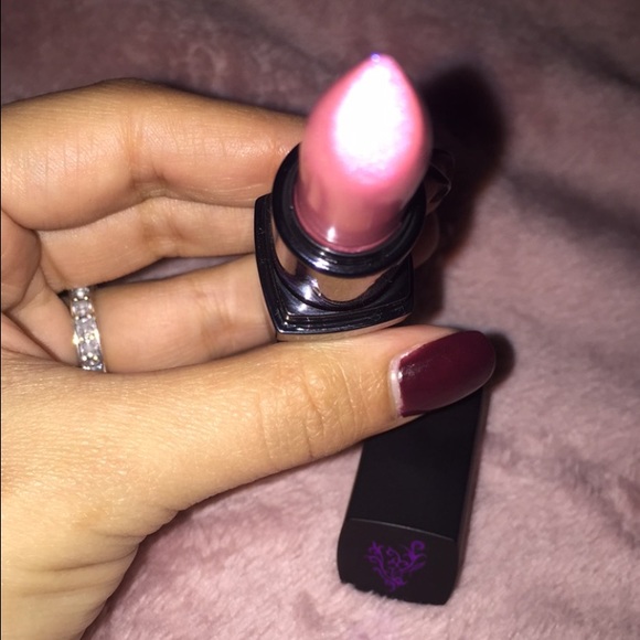 👄 "Sitting Pretty" Shimmer Lipstick