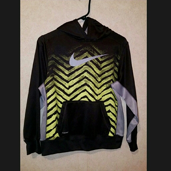 Boys Nike hoodie therma fit