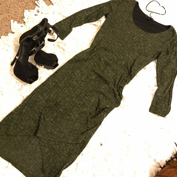 ❌SOLD❌Fitted dress - Picture 2 of 2