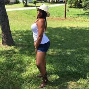 Meet your Posher, Amyra