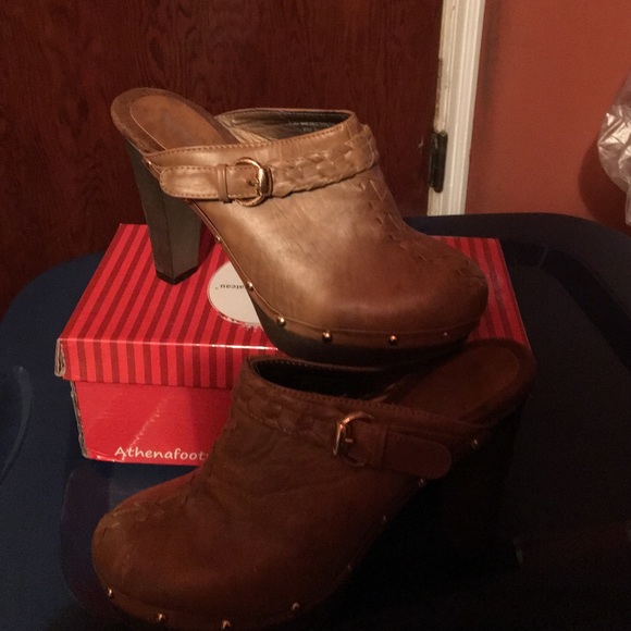 Clogs - Picture 3 of 3