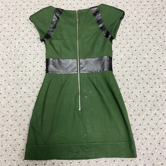 Laundry by Shelli Segal Los Angels dress. Size 4. - Picture 2 of 4