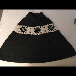 Cozy hand knit small Gap dark grey and white poncho