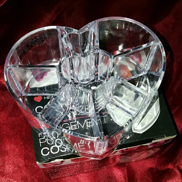 *****SOLD**** heart shaped Organizer - Picture 1 of 4