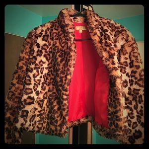 Vera Wang! Amazing crop size coat. Princess line.