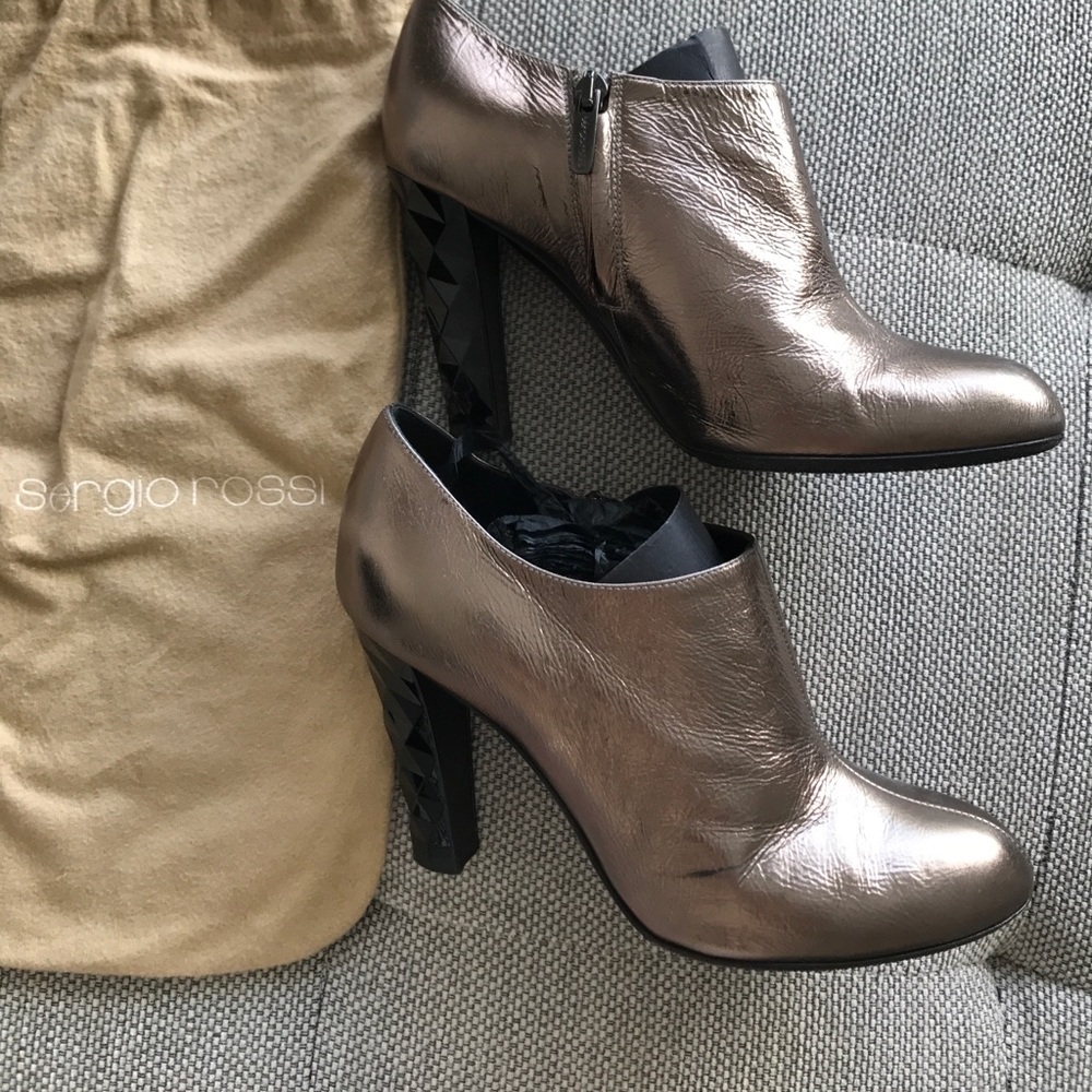 Sergio Rossi Gold bootie with black faceted heel