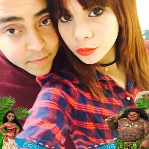 Meet your Posher, Thalia pupo